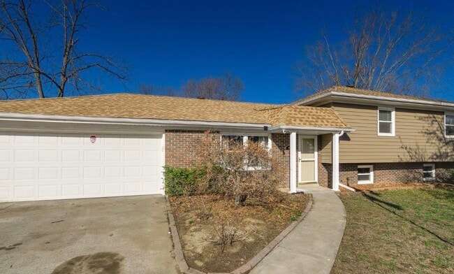 Building Photo - 404 Elm Tree Dr