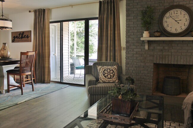 Building Photo - 7805 Renaissance Ct