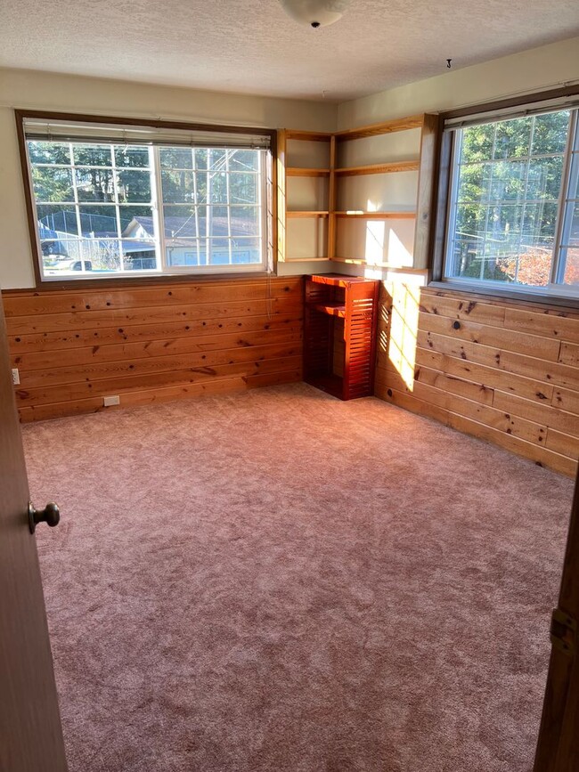 Building Photo - Beautiful North Bend home ready to rent!