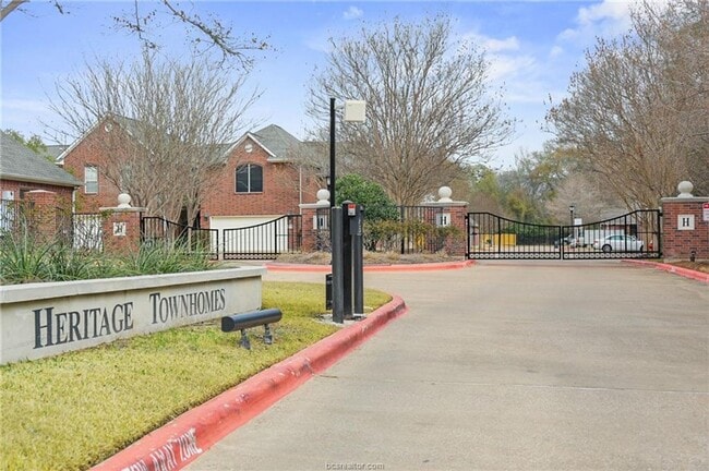 Primary Photo - Adorable 3 Bed/2Bath Townhome Pre-Leasing ...