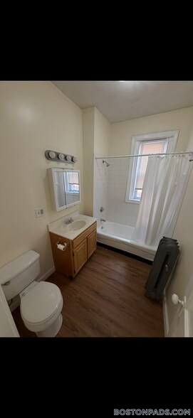 Building Photo - 463 Park Dr