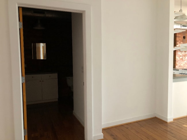 Building Photo - 506 S Elm St
