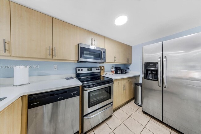 Building Photo - 2951 S Bayshore Dr