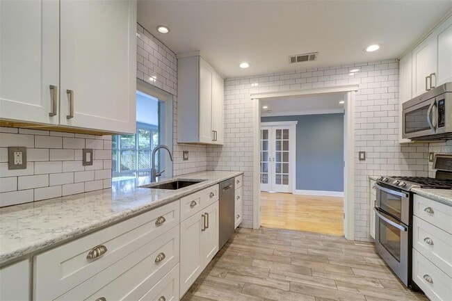 Building Photo - 2958 Meadow Wood Dr