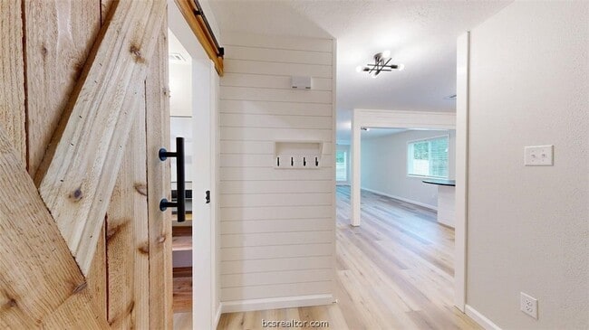 Building Photo - 1112 Airline Dr