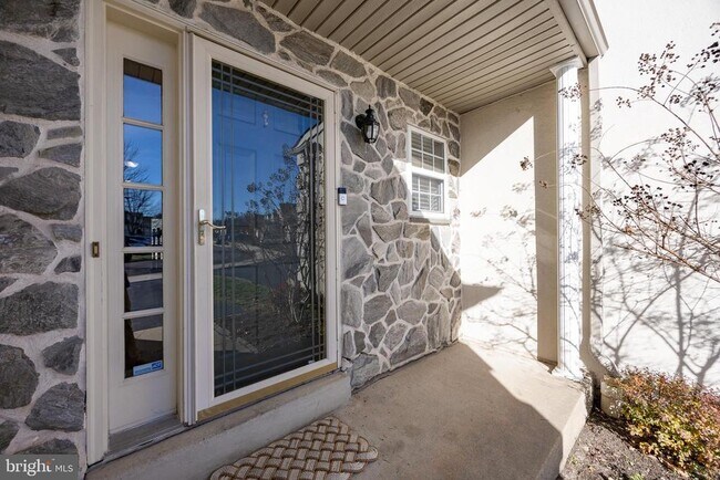 Primary Photo - 730 Whitetail Cir