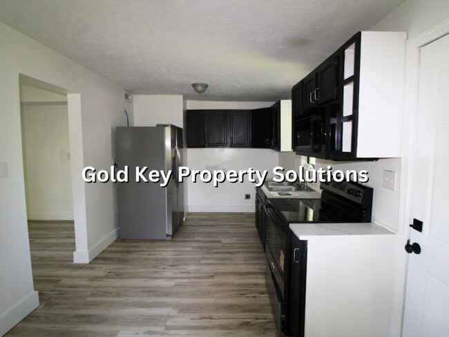 Building Photo - Nicely renovated 3 BR 1 BA House with Central Air (SECTION 8 APPROVED)