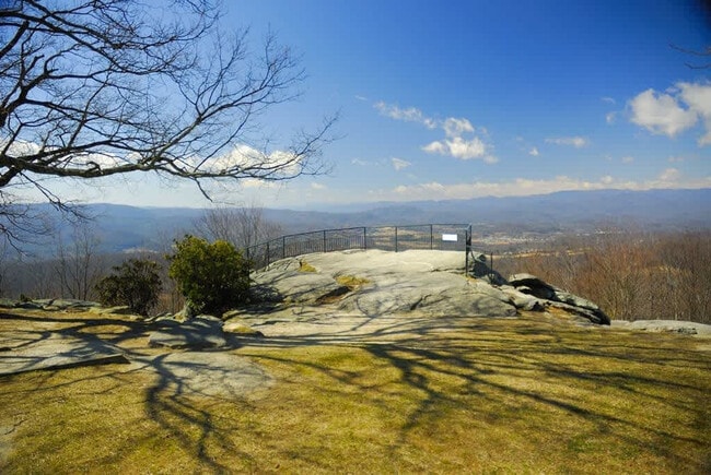 Building Photo - 2750 Holly Hill Dr