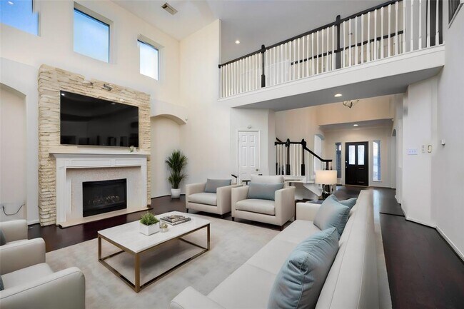 Building Photo - 2327 Centerbrook Ln
