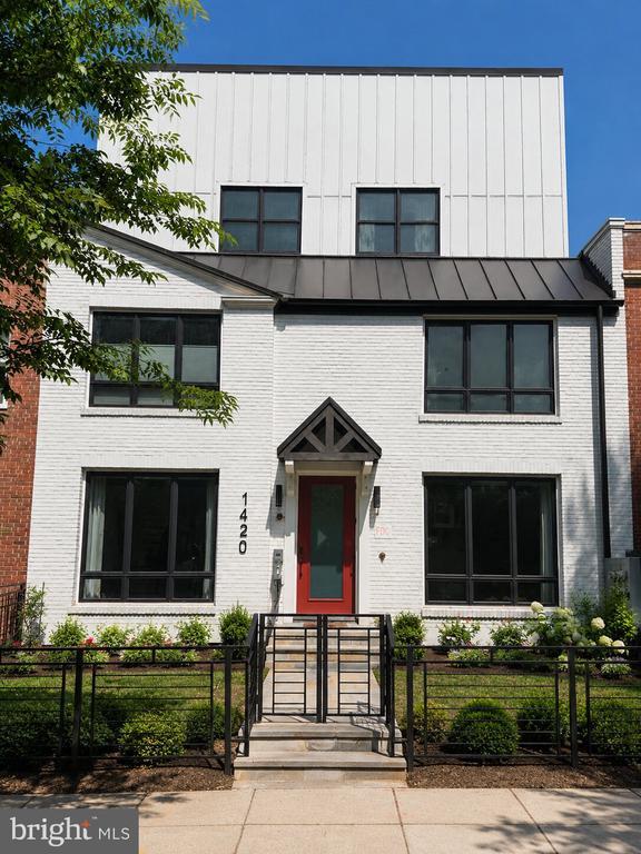 Building Photo - 1420 Staples St NE