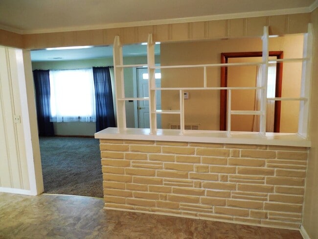 Building Photo - Great 3 Bedroom 2 Bath Home Nice Neighborhood