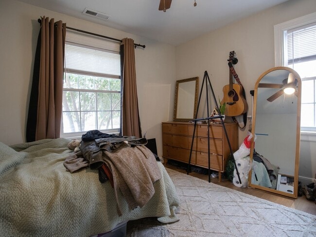 Building Photo - Prime Location 3 Bed 2 Bath Home *Available after April 10 2026*