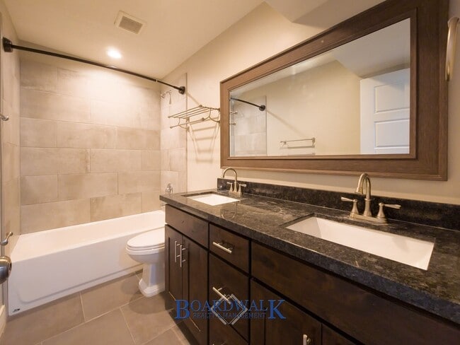 Building Photo - 555 S 900 E