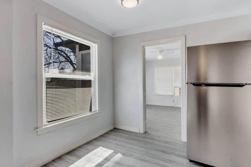 Building Photo - 305 N Robinson St