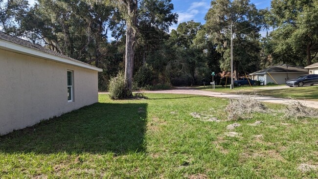 Building Photo - 4 Bedroom 2 Bath in Summerfield Florida