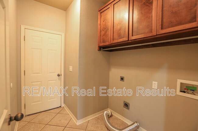 Building Photo - 3104 SW Tunica Ave