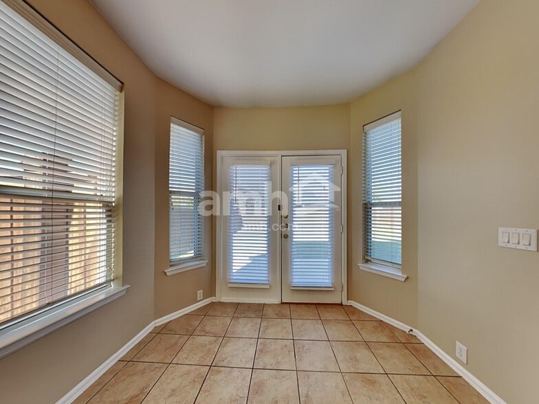 Building Photo - 2844 S Serrano