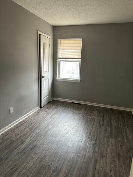 Building Photo - 118 N Chestnut St