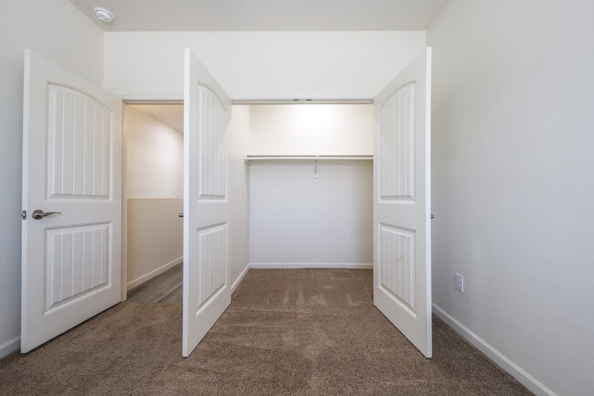 Building Photo - 3732 E Mercedes Ct