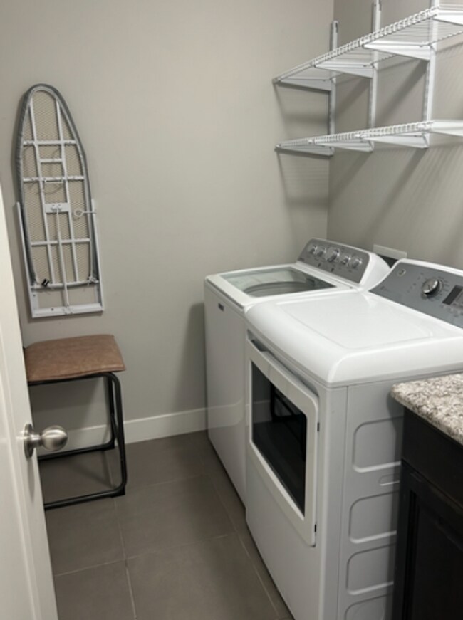 Building Photo - Stylish 3-Bedroom Townhome in Traverse Mou...