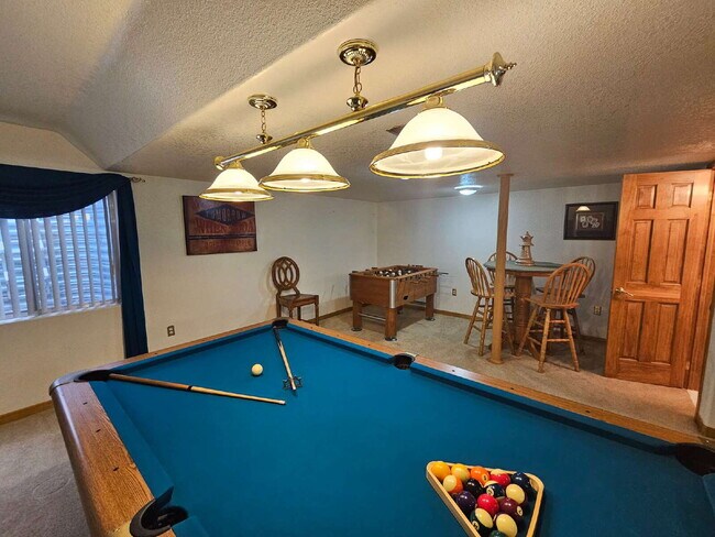 Building Photo - 5 Bedroom/ 4 Bath Two-Story in Governors Place