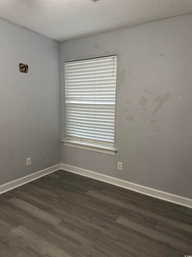 Building Photo - 4380 Daphne Ln