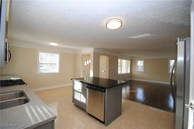 Building Photo - 26650 Detroit Rd