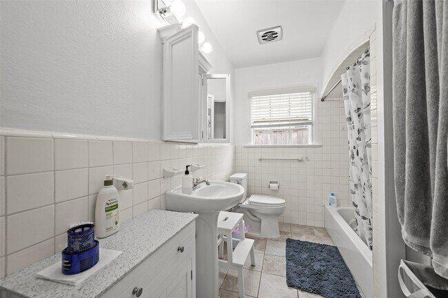 Building Photo - 2311 Addison Rd