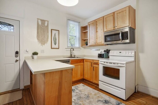 Building Photo - 1351 N 5th St