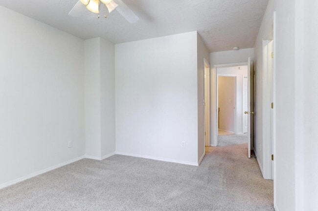 Building Photo - Spacious 3 Bed, 2.5 Bath Home with Garage - Prime Location!