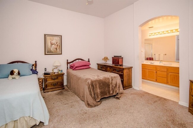 Building Photo - Sycamore Ranch 3 bedroom 2 bath FOR RENT