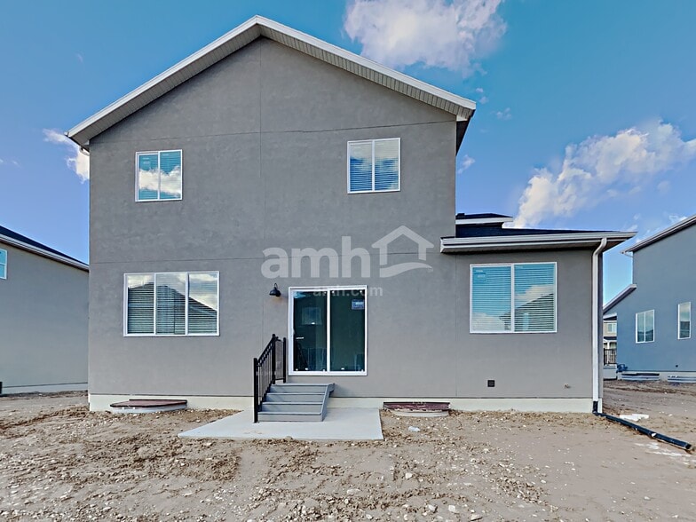 Building Photo - 2412 E Surry Way