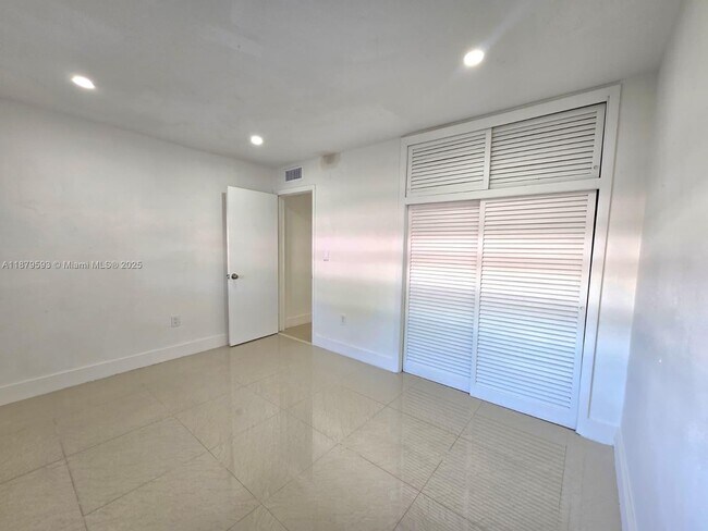 Building Photo - 7520 SW 82nd St