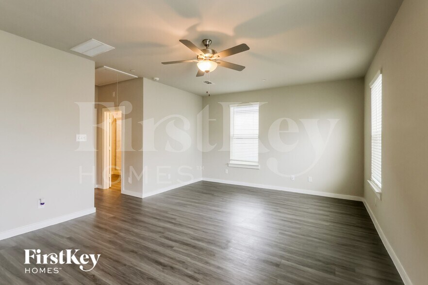 Building Photo - 446 S Centro Cir