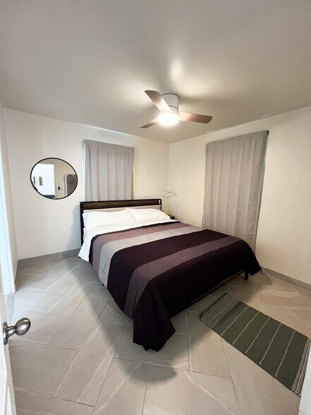 Building Photo - 530 N Quarantina St