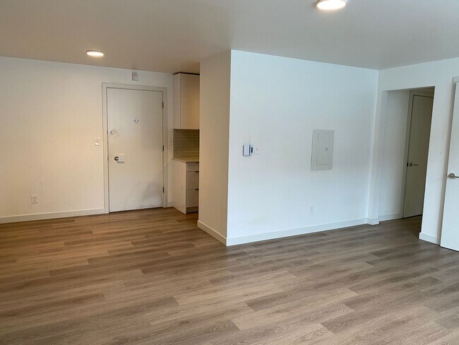 Interior Photo - Val Anne