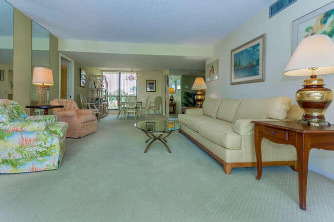 Building Photo - 5188 Woodland Lakes Dr