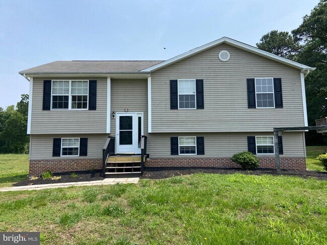 Building Photo - 4786 Calvert Dr