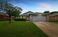 Building Photo - 2205 Lookout Ln