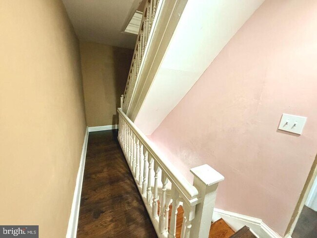 Building Photo - 400 W 3rd St