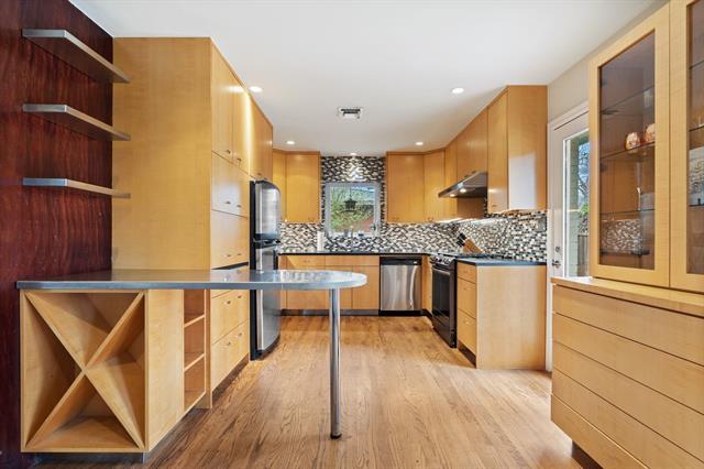 Building Photo - 7418 Fenton Dr