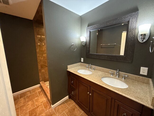 Building Photo - 204 N 57th St