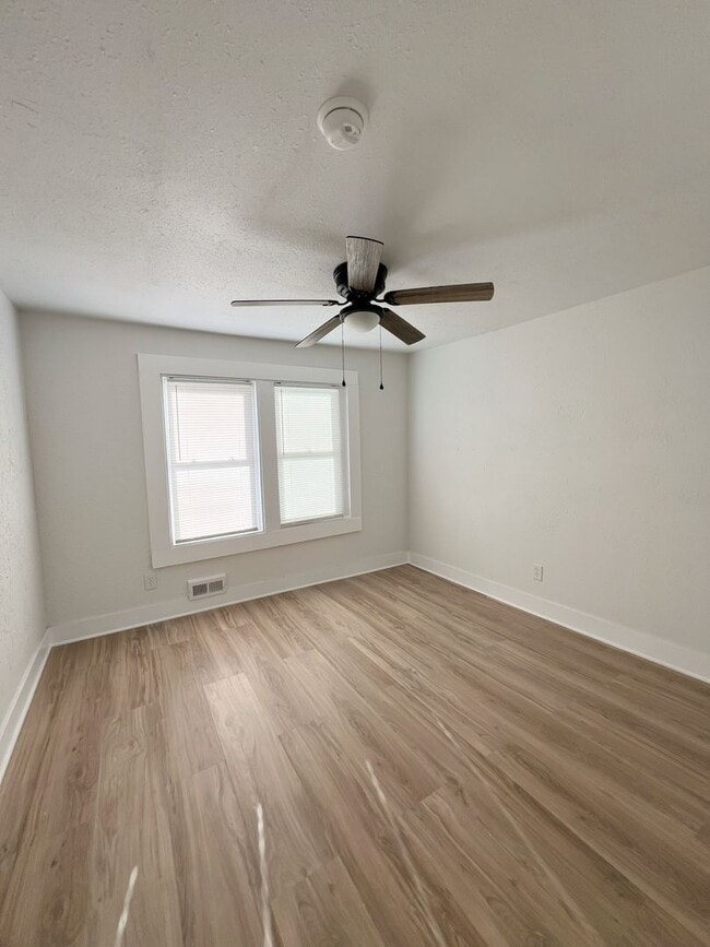 Building Photo - COMING SOON: Cozy 4-Bedroom Home in Kansas...