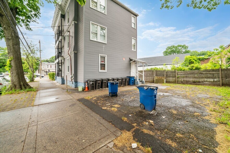 Building Photo - 705 Dixwell Ave