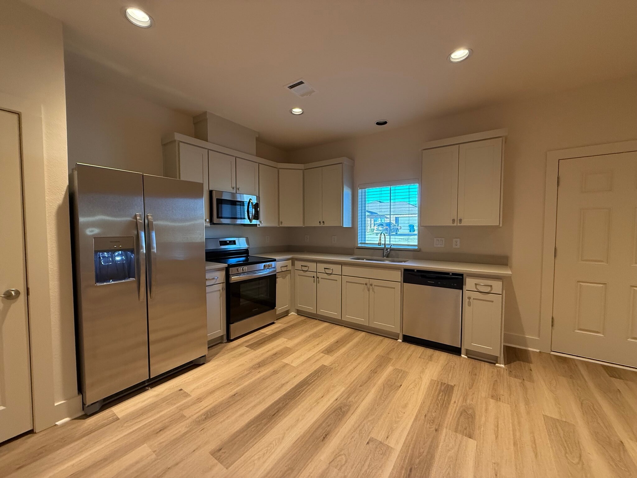 Building Photo - 104 Kirkland St