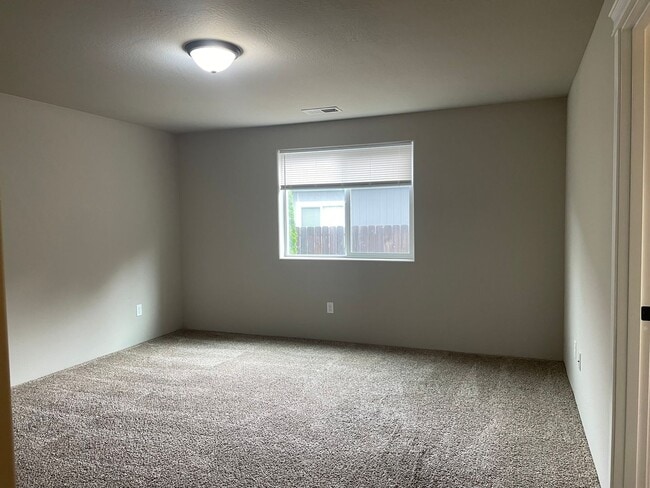 Building Photo - Beautiful 3 Bedroom 2 Bath Home Located in a Nice Medford Neighborhood