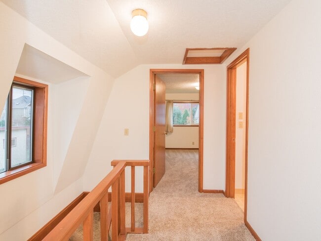 Building Photo - Adorable 2-bdrm/2-bath barn conversion home off River Road—Rural feel, close to everything