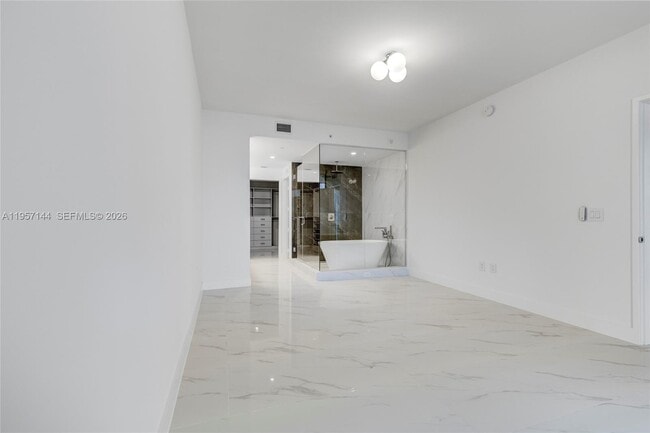 Building Photo - 700 NE 24th St