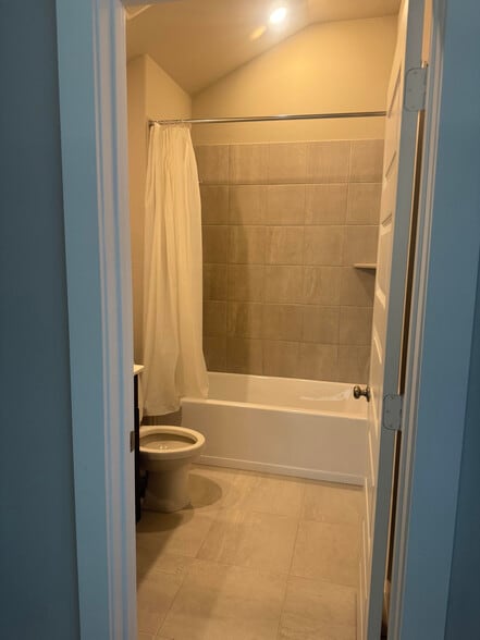 Bathroom - 5018 Magnolia Springs Dr