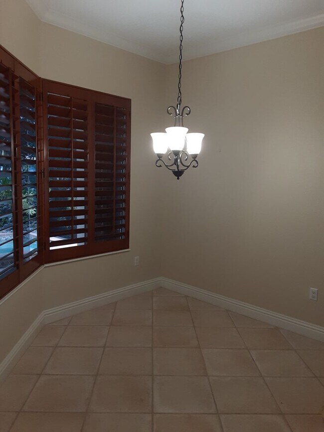 Building Photo - Annual unfurnished 3/2 SFH with pool in The Oaks!